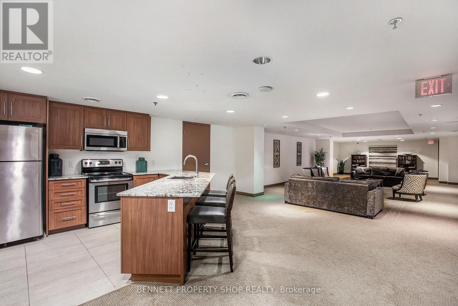 2005 - 242 Rideau Street