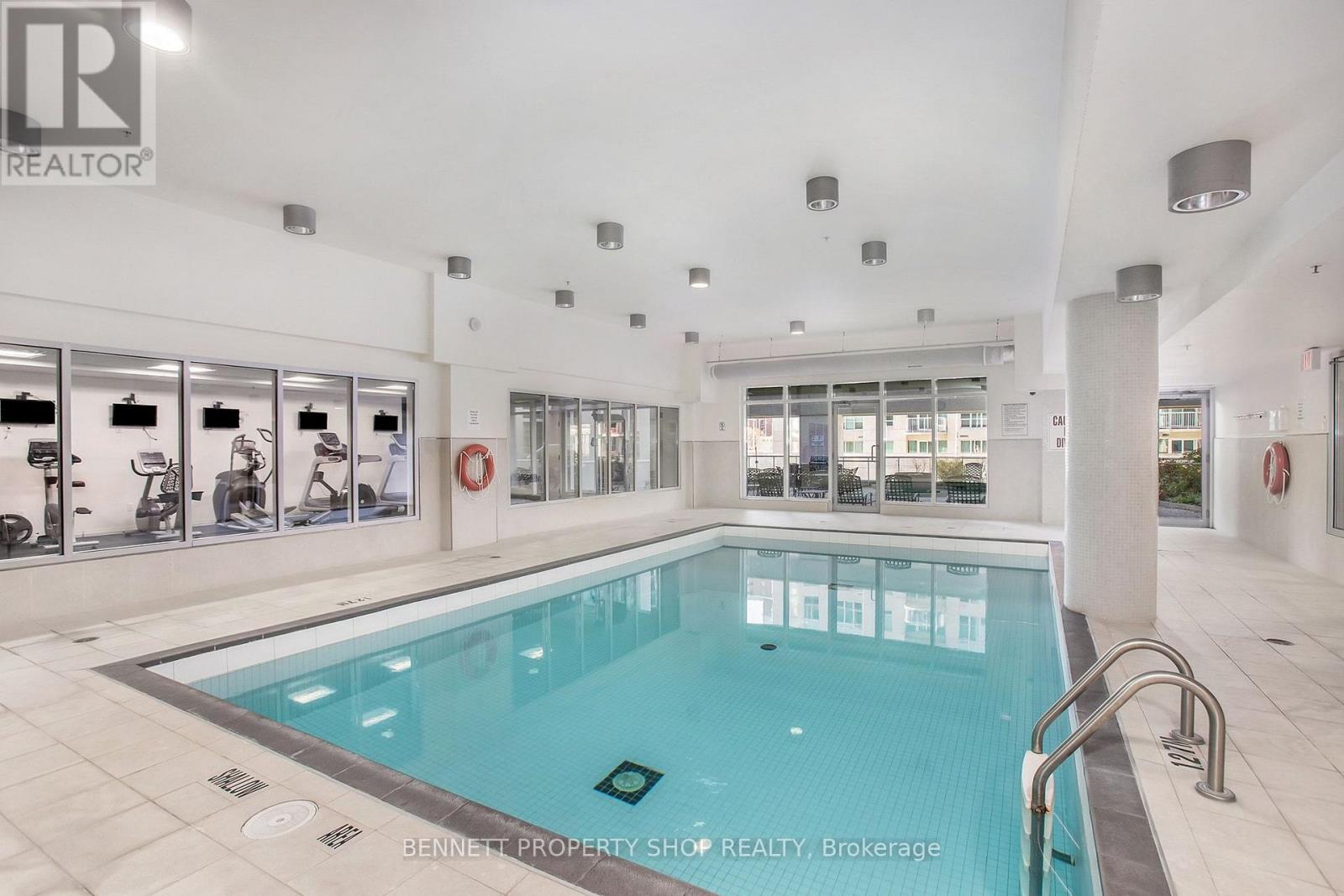 2005 - 242 Rideau Street