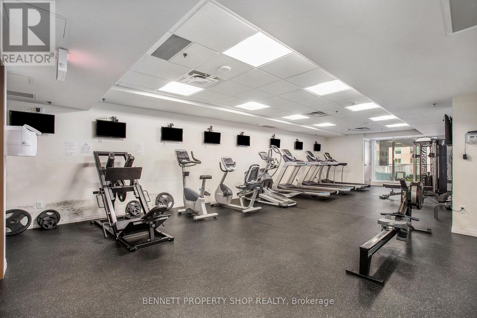 2005 - 242 Rideau Street