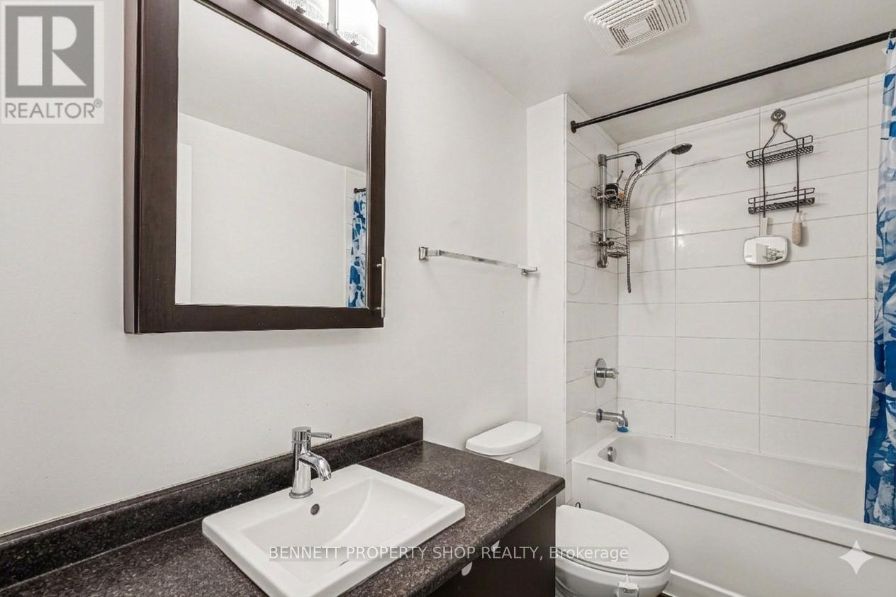 2005 - 242 Rideau Street