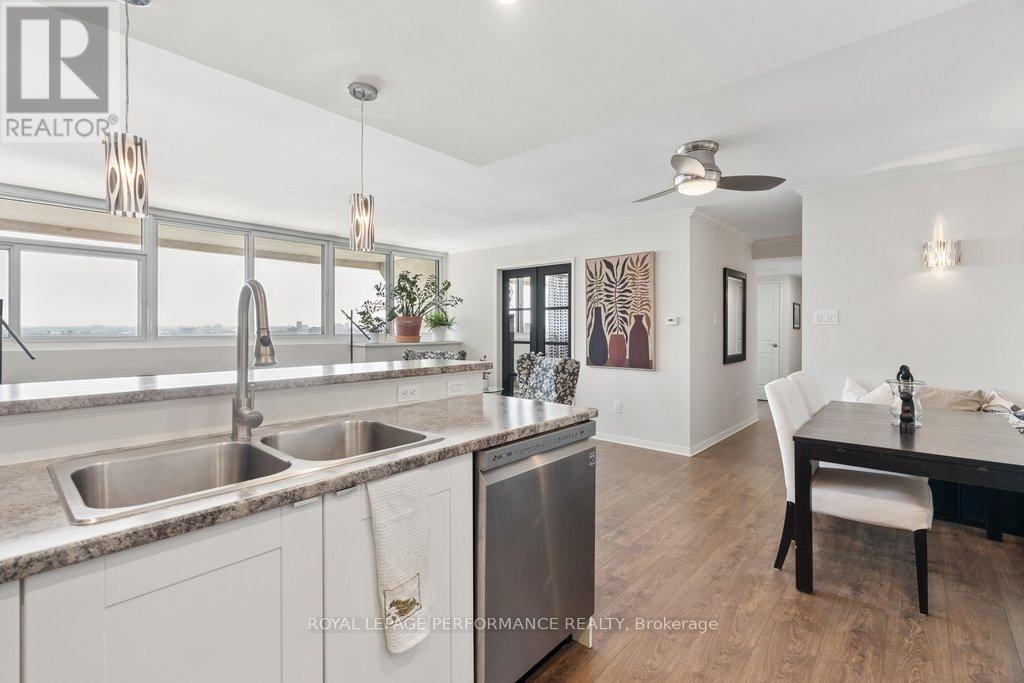 1608 - 500 Laurier Avenue W