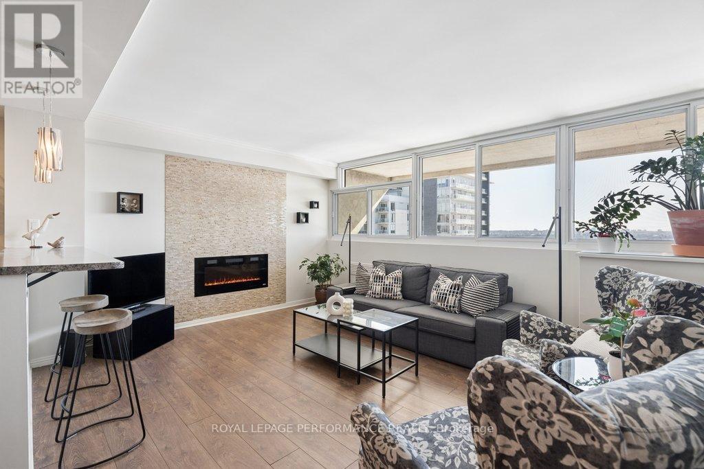 1608 - 500 Laurier Avenue W