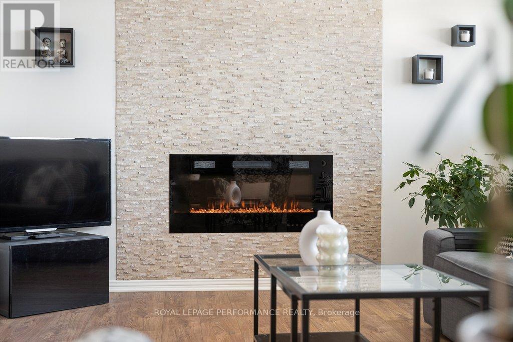 1608 - 500 Laurier Avenue W