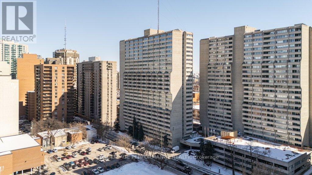 1608 - 500 Laurier Avenue W