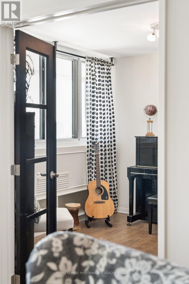 1608 - 500 Laurier Avenue W