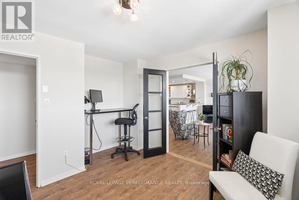 1608 - 500 Laurier Avenue W