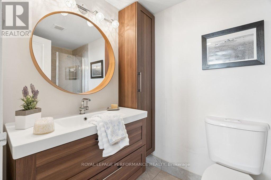 1608 - 500 Laurier Avenue W