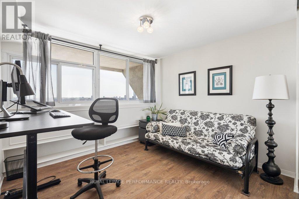 1608 - 500 Laurier Avenue W