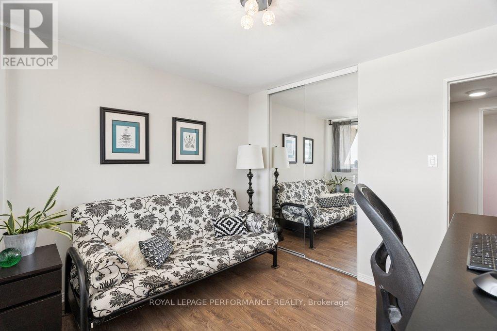 1608 - 500 Laurier Avenue W