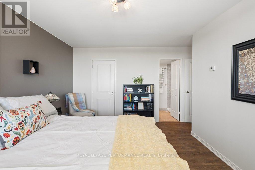 1608 - 500 Laurier Avenue W