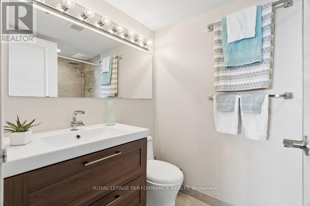 1608 - 500 Laurier Avenue W