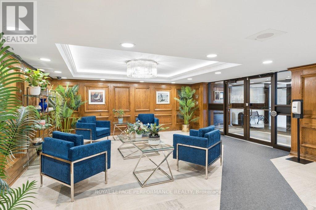 1608 - 500 Laurier Avenue W