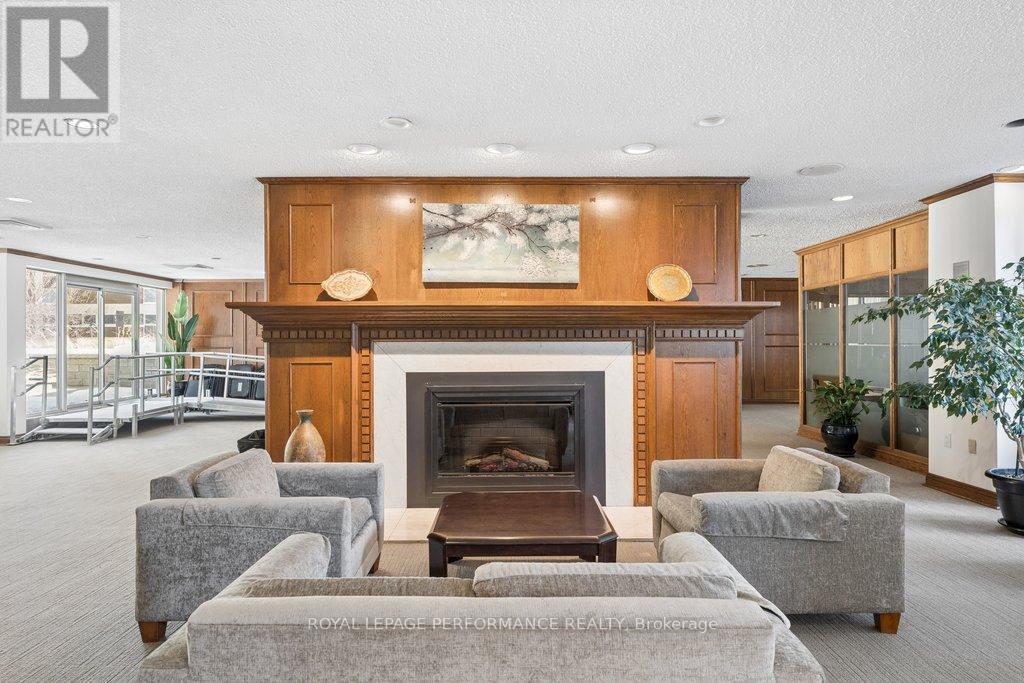 1608 - 500 Laurier Avenue W