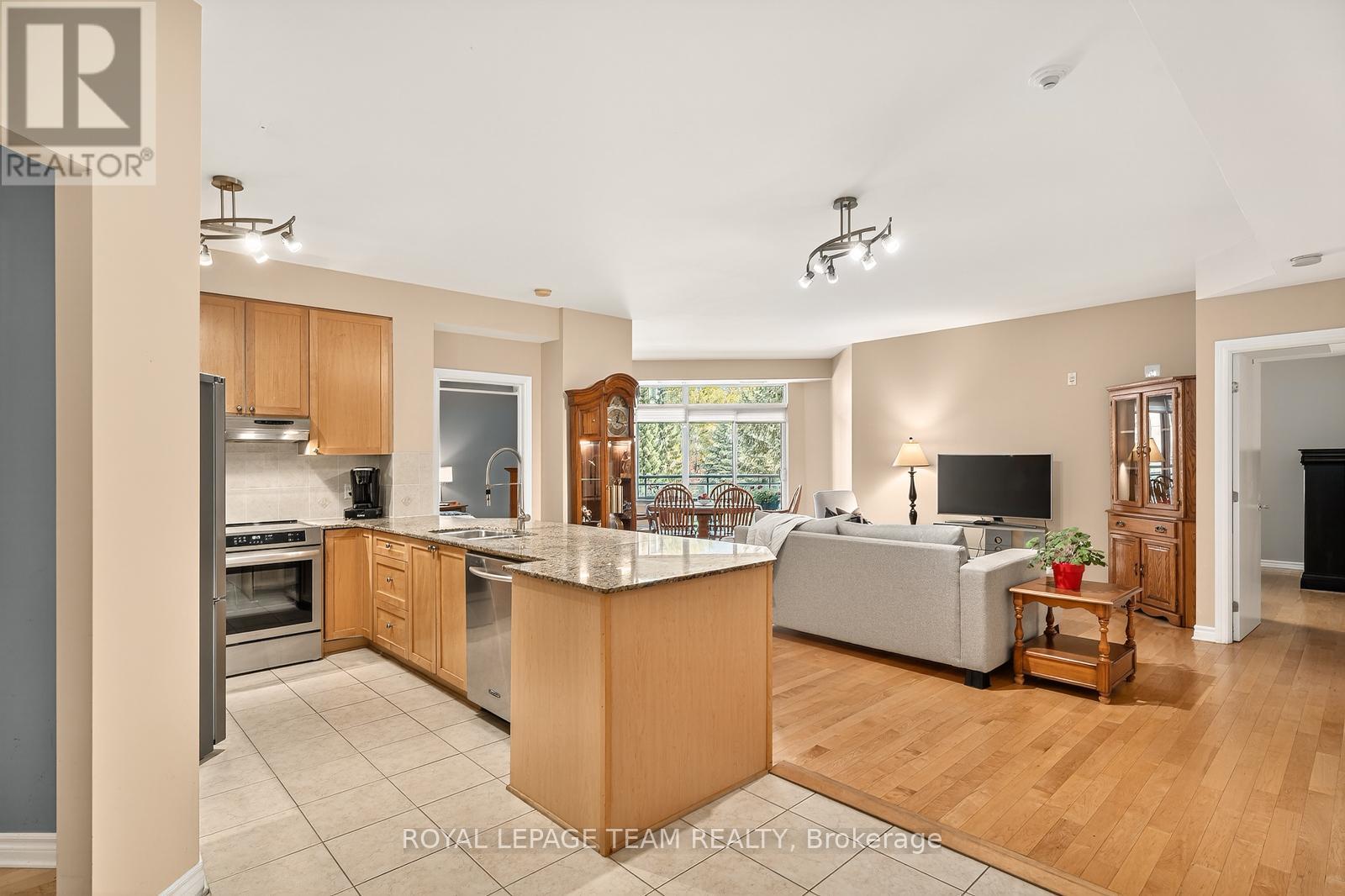 230 - 205 Bolton Street