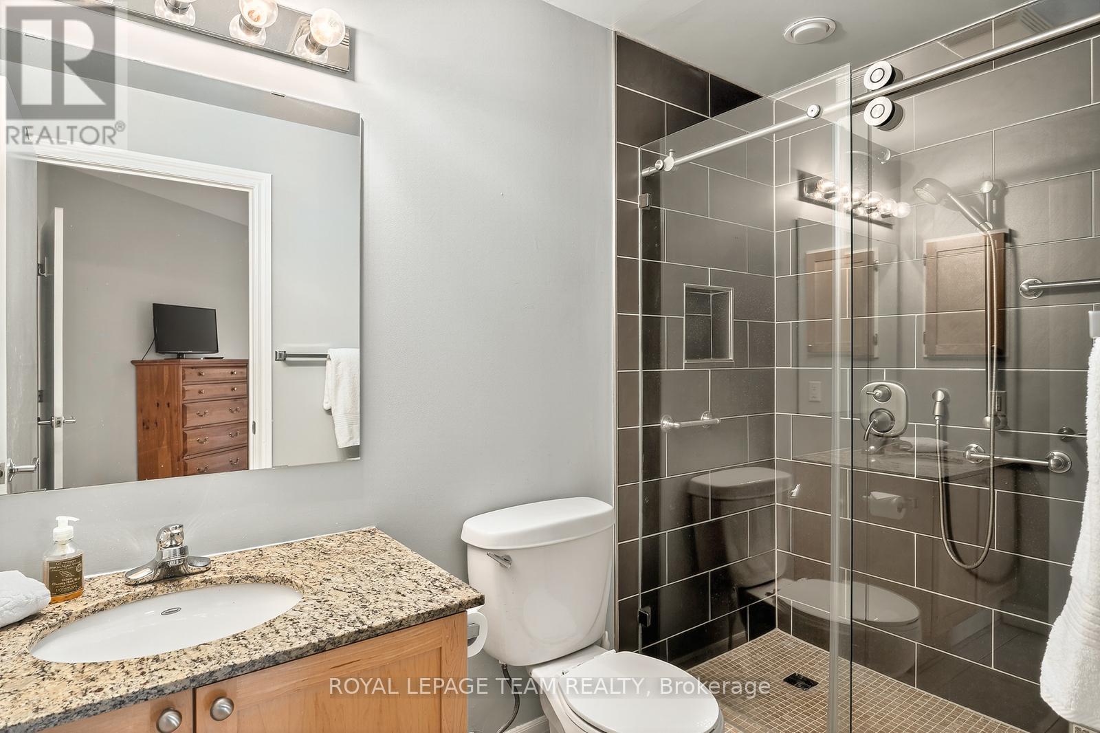 230 - 205 Bolton Street