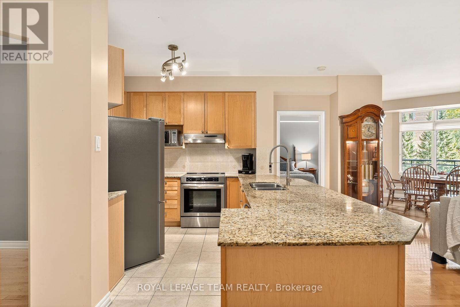 230 - 205 Bolton Street