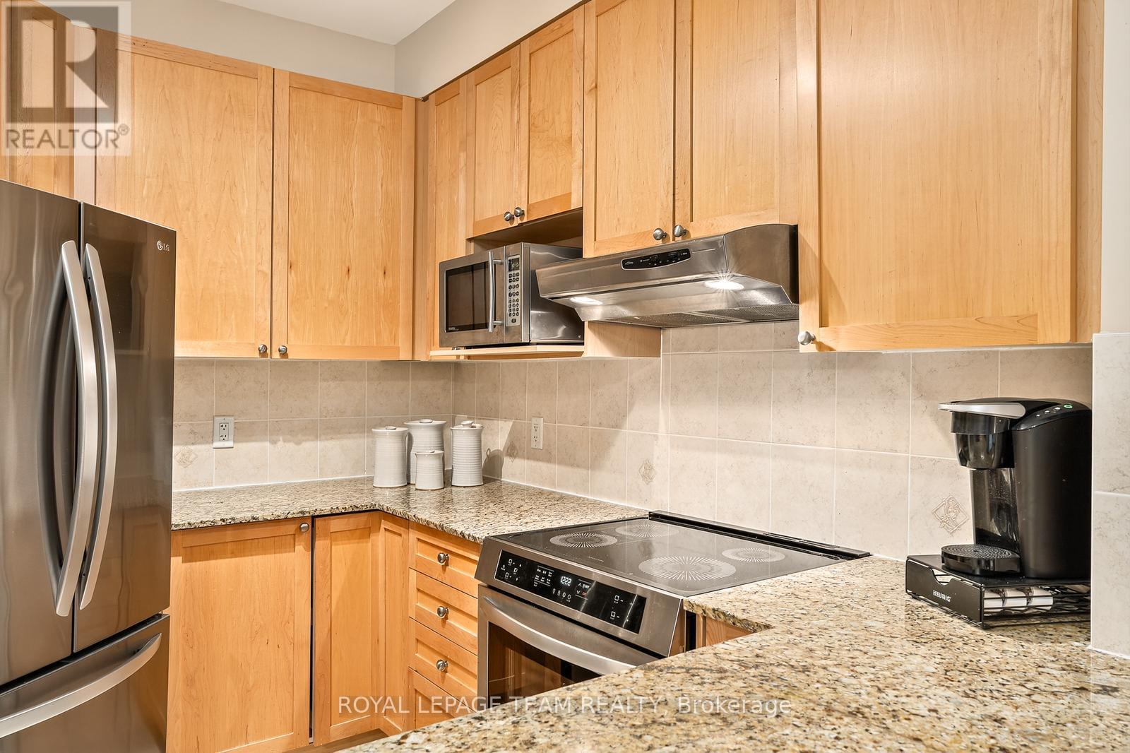 230 - 205 Bolton Street