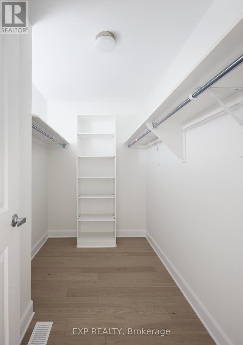 503 Roundhouse Crescent