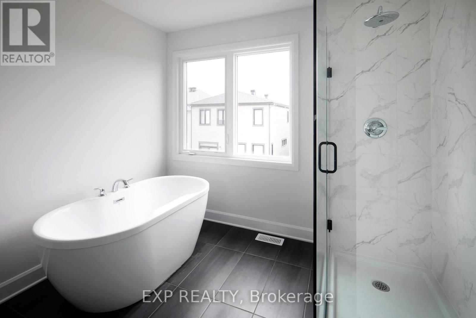 503 Roundhouse Crescent