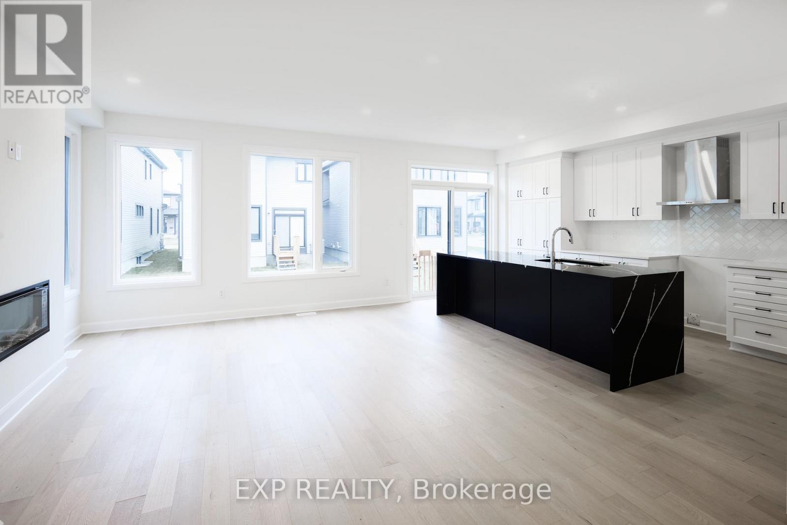 503 Roundhouse Crescent