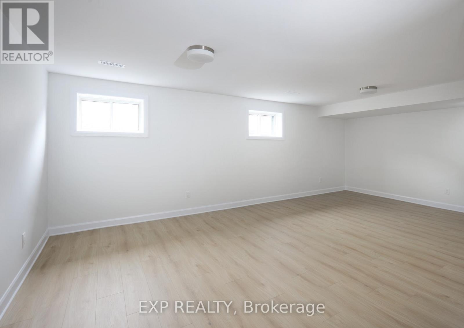 503 Roundhouse Crescent