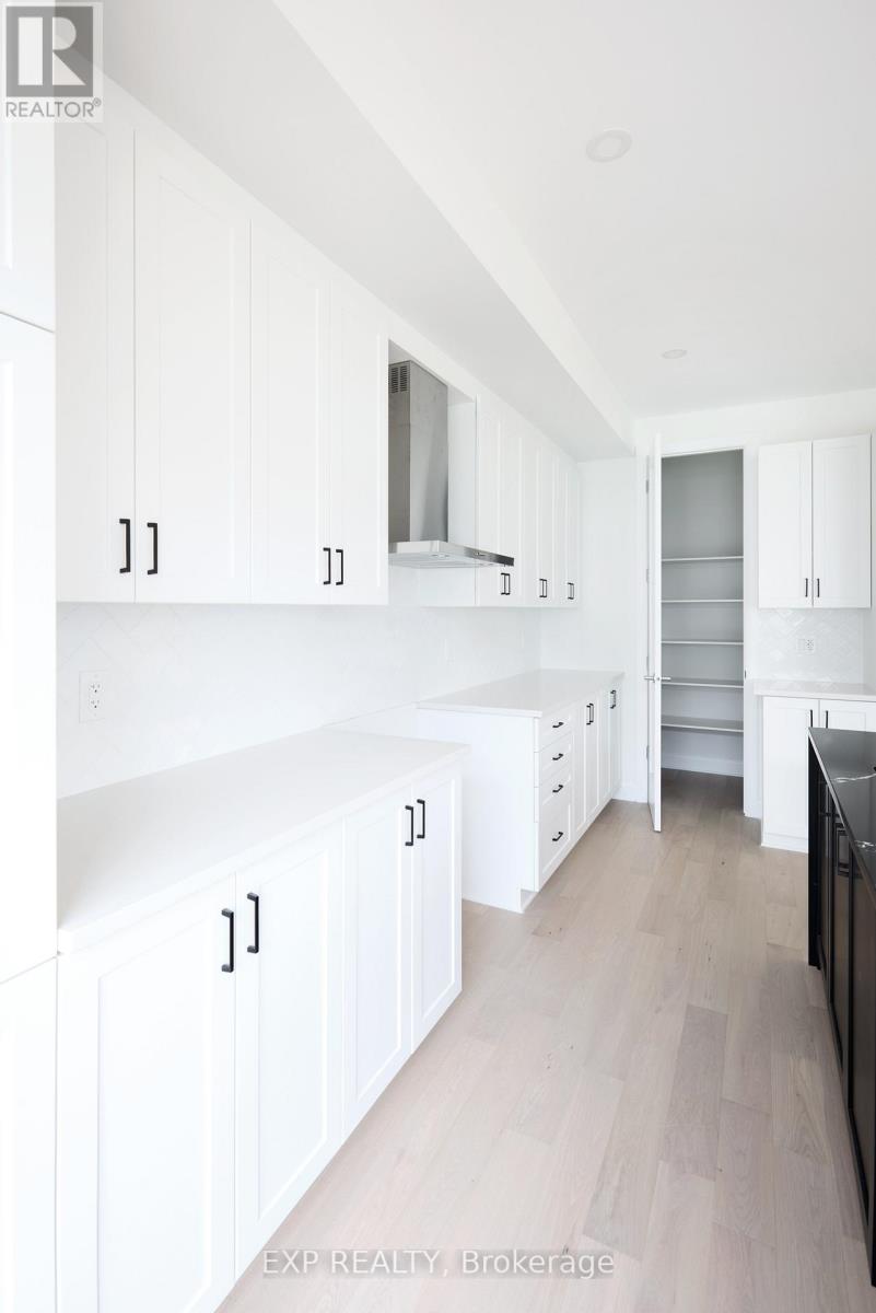 503 Roundhouse Crescent