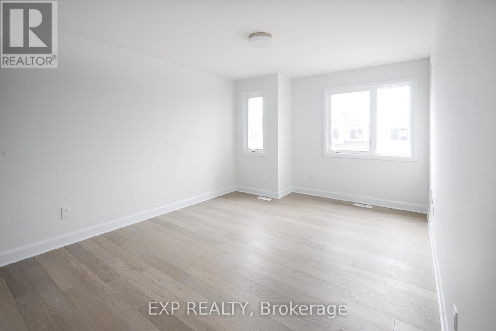 503 Roundhouse Crescent