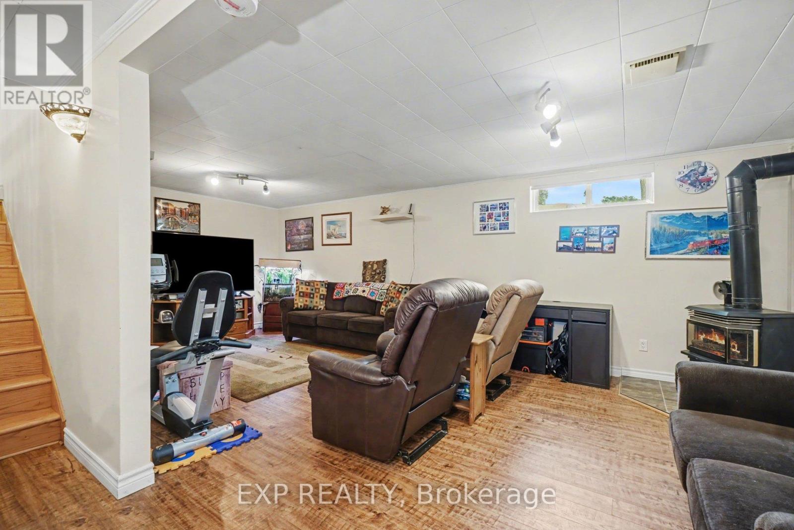 381 Dominion Street S