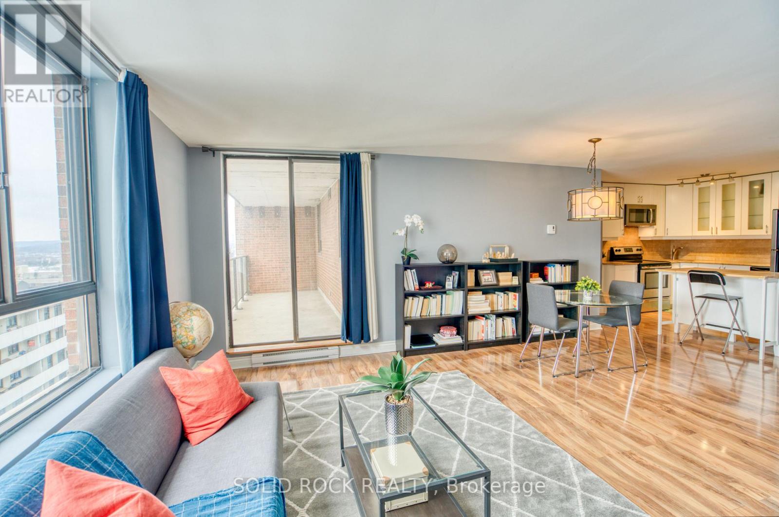 1907 - 475 Laurier Avenue W