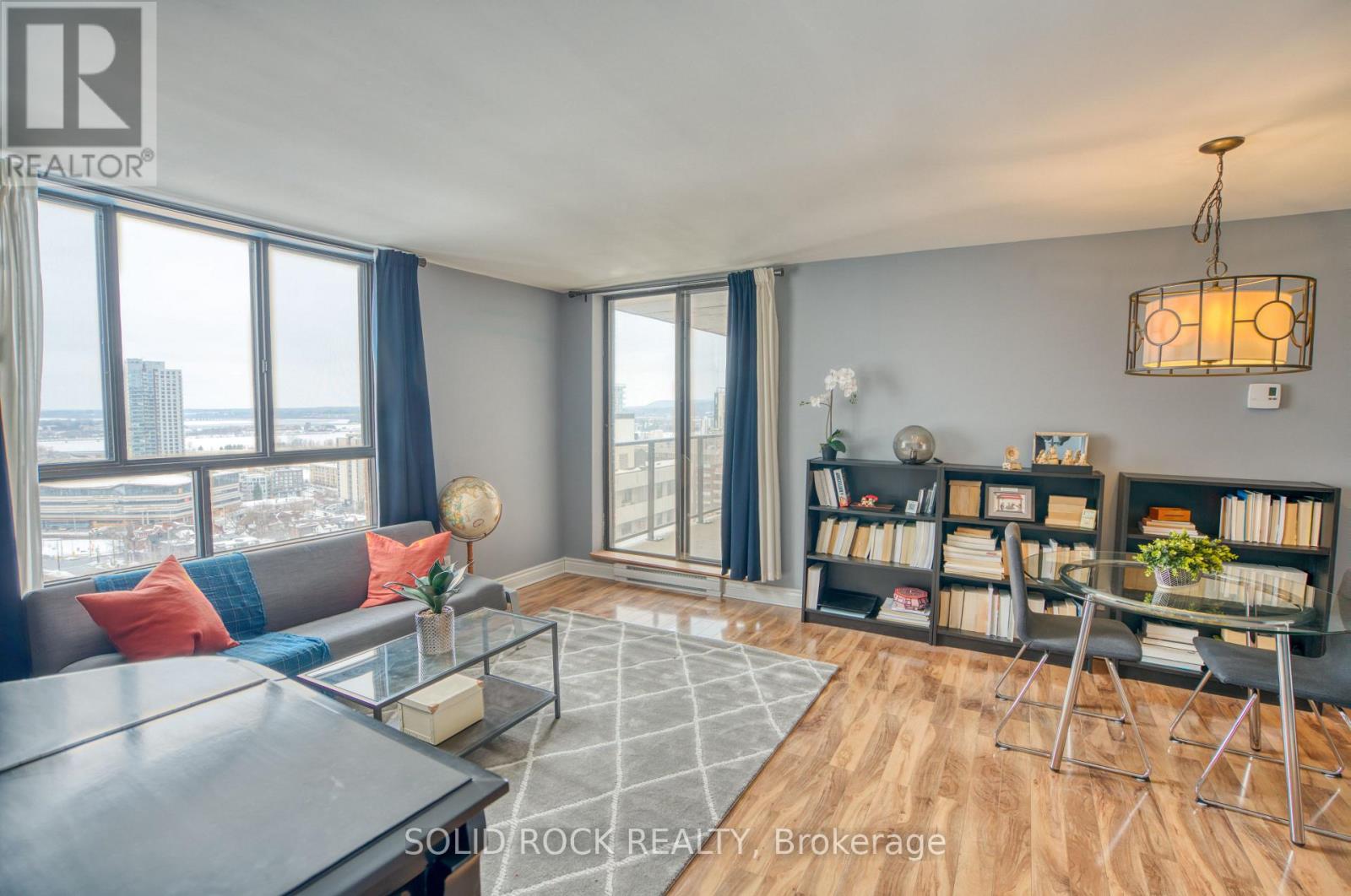 1907 - 475 Laurier Avenue W