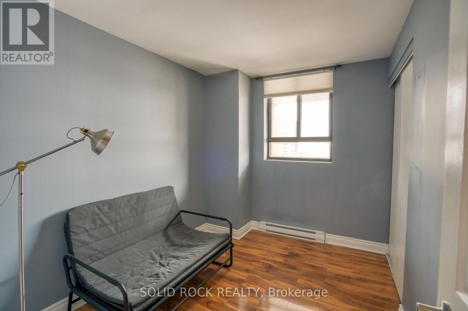 1907 - 475 Laurier Avenue W