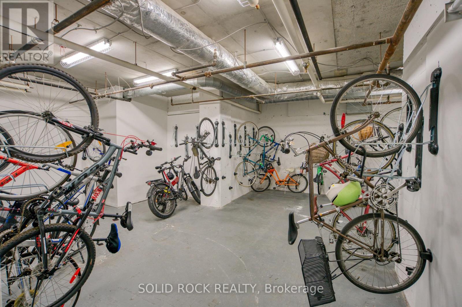 1907 - 475 Laurier Avenue W