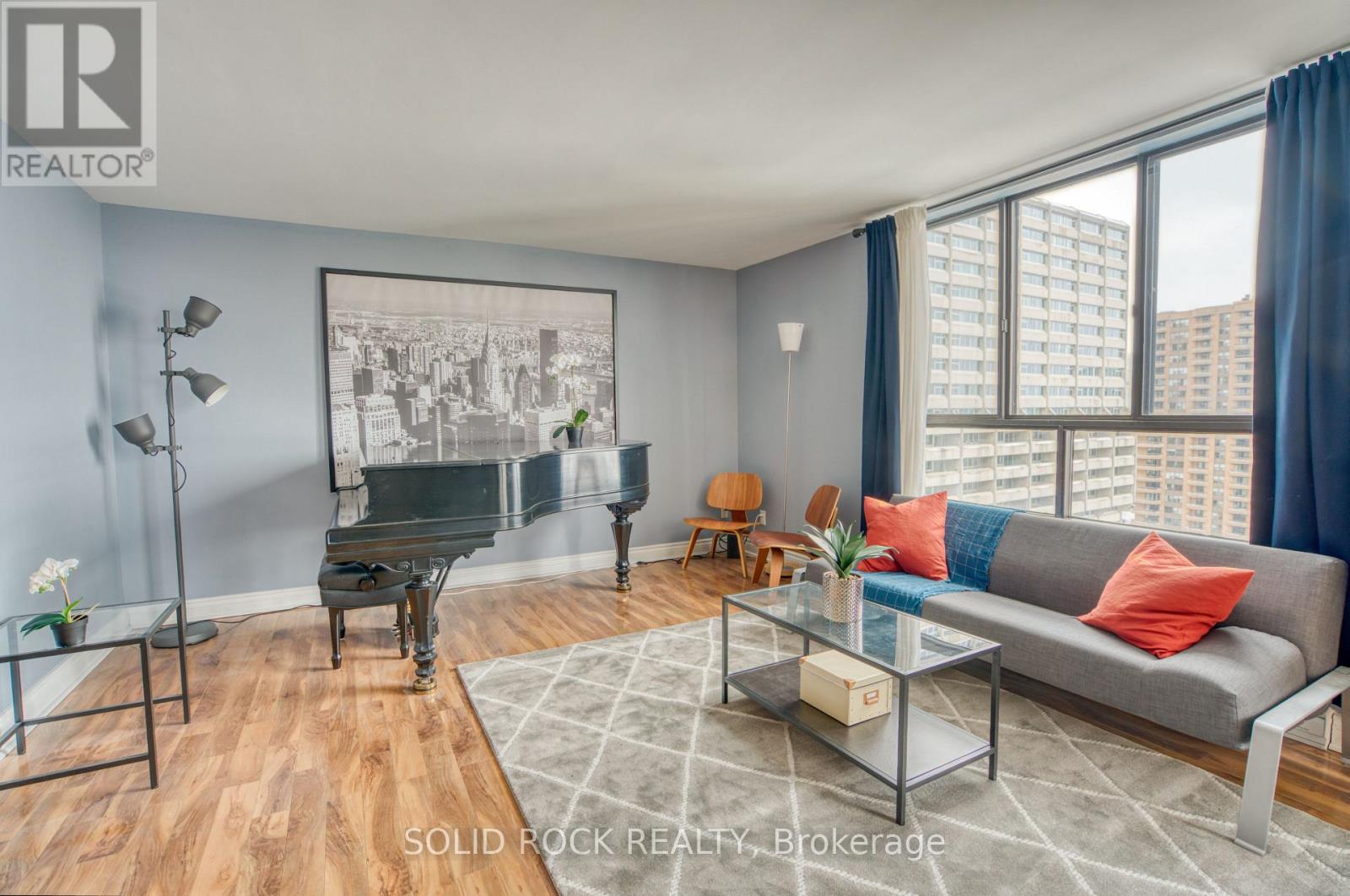 1907 - 475 Laurier Avenue W