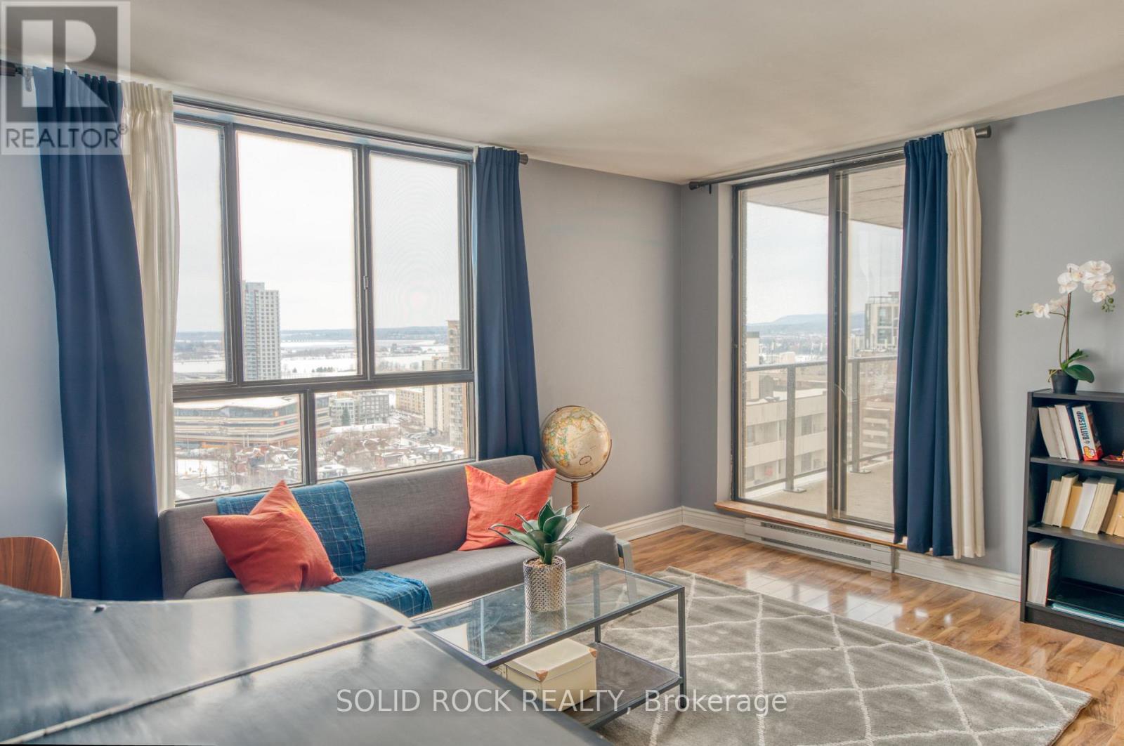 1907 - 475 Laurier Avenue W