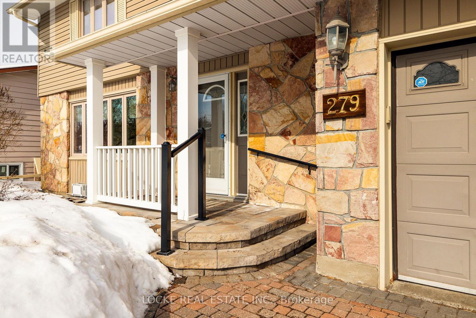 279 Hoylake Crescent