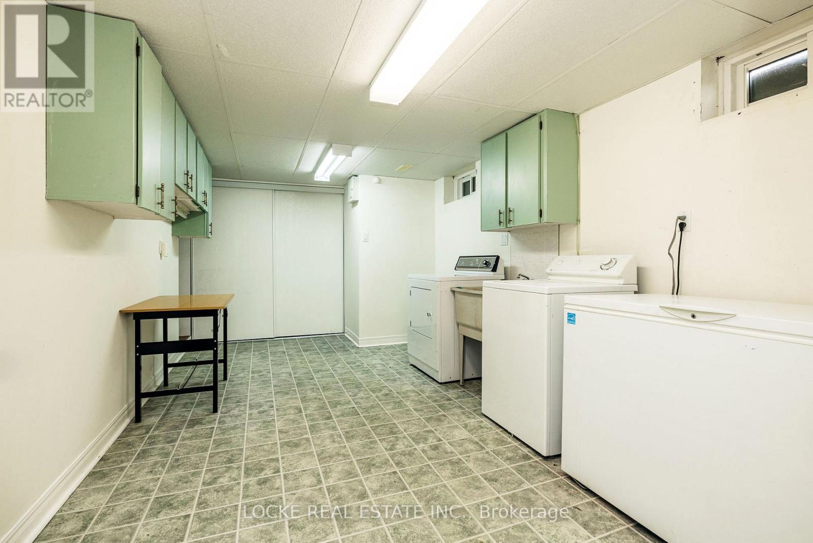 279 Hoylake Crescent