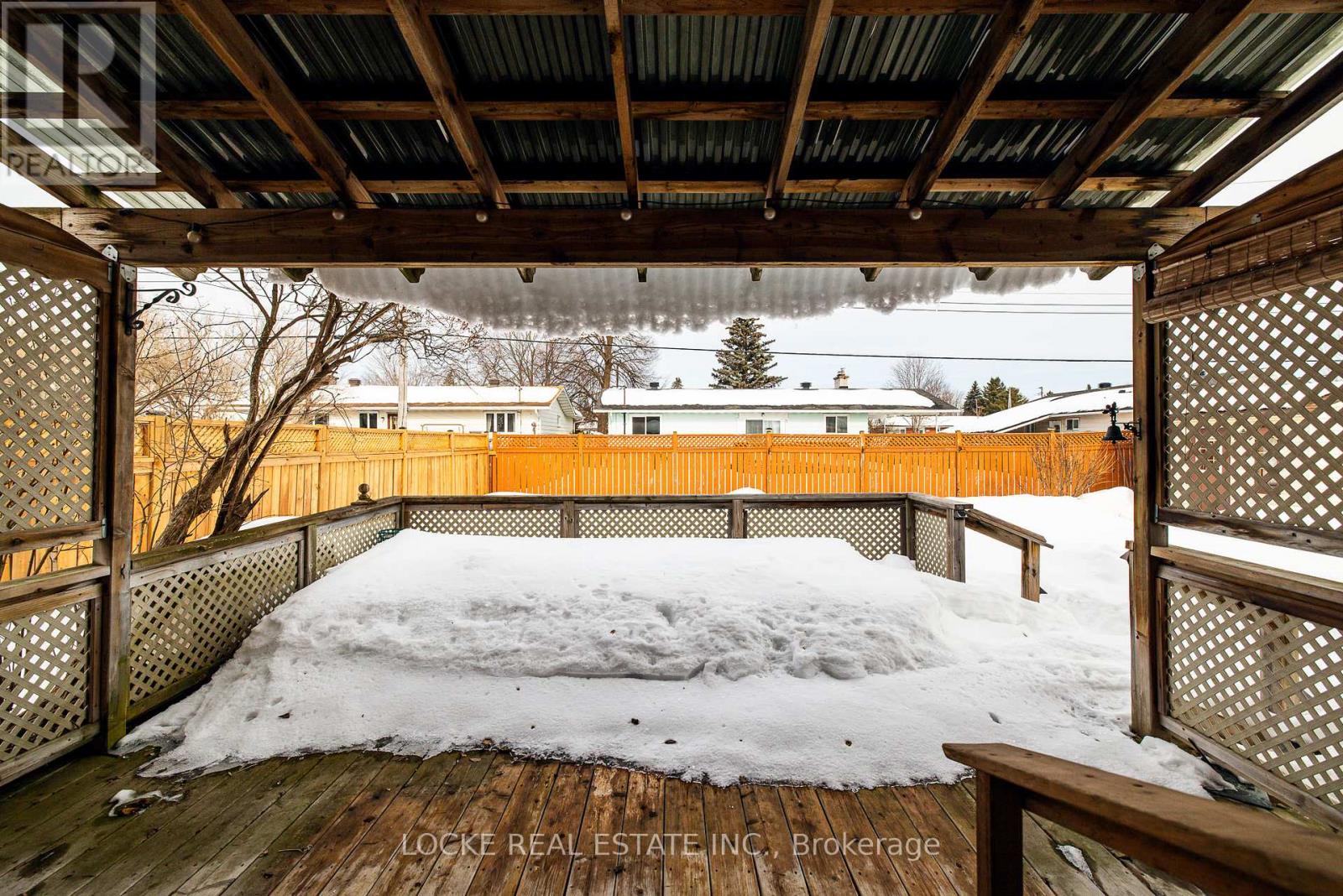 279 Hoylake Crescent