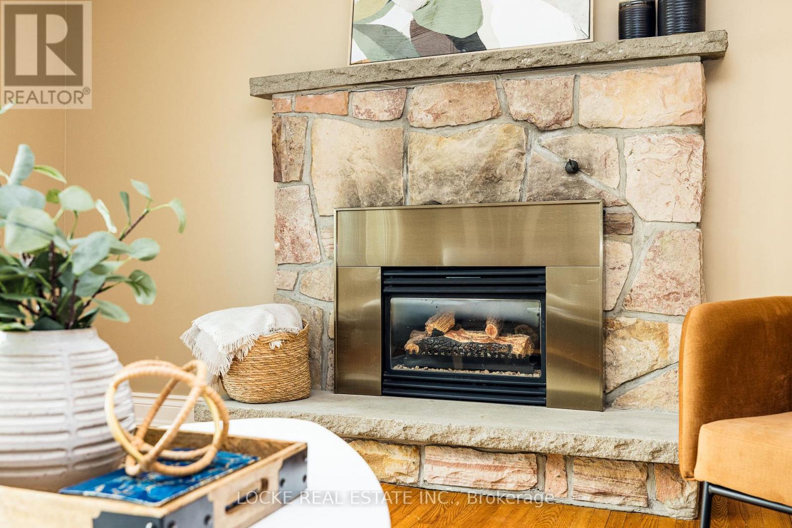 279 Hoylake Crescent