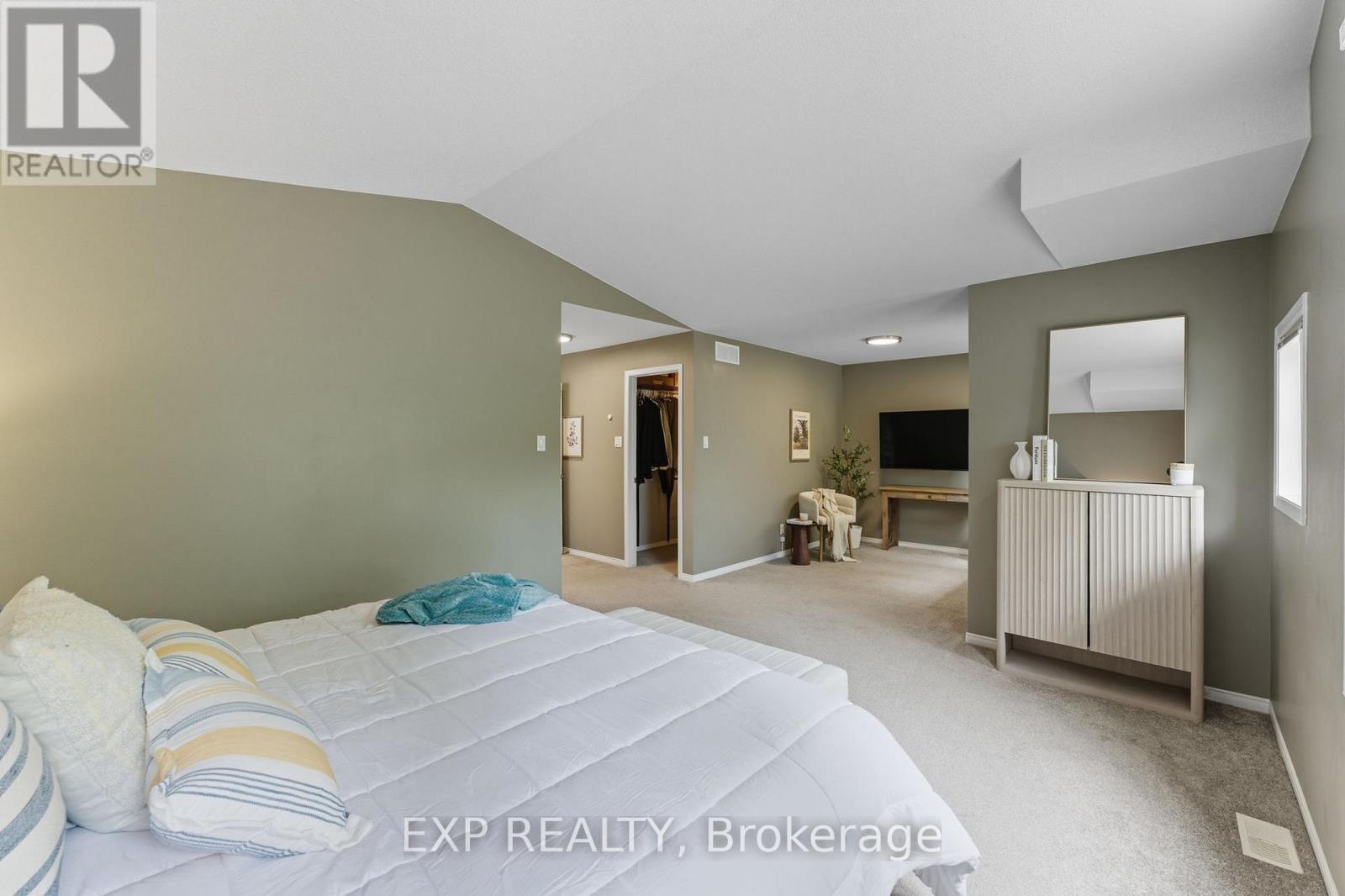 16 North Harrow Drive