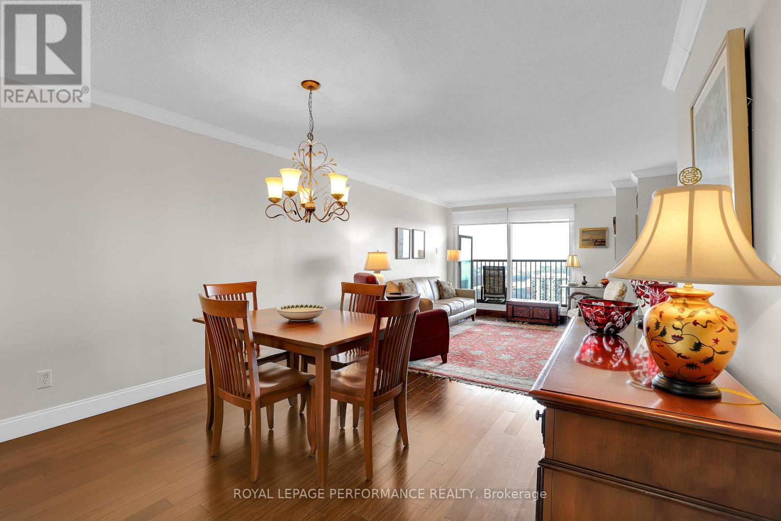 2708 - 545 St Laurent Boulevard