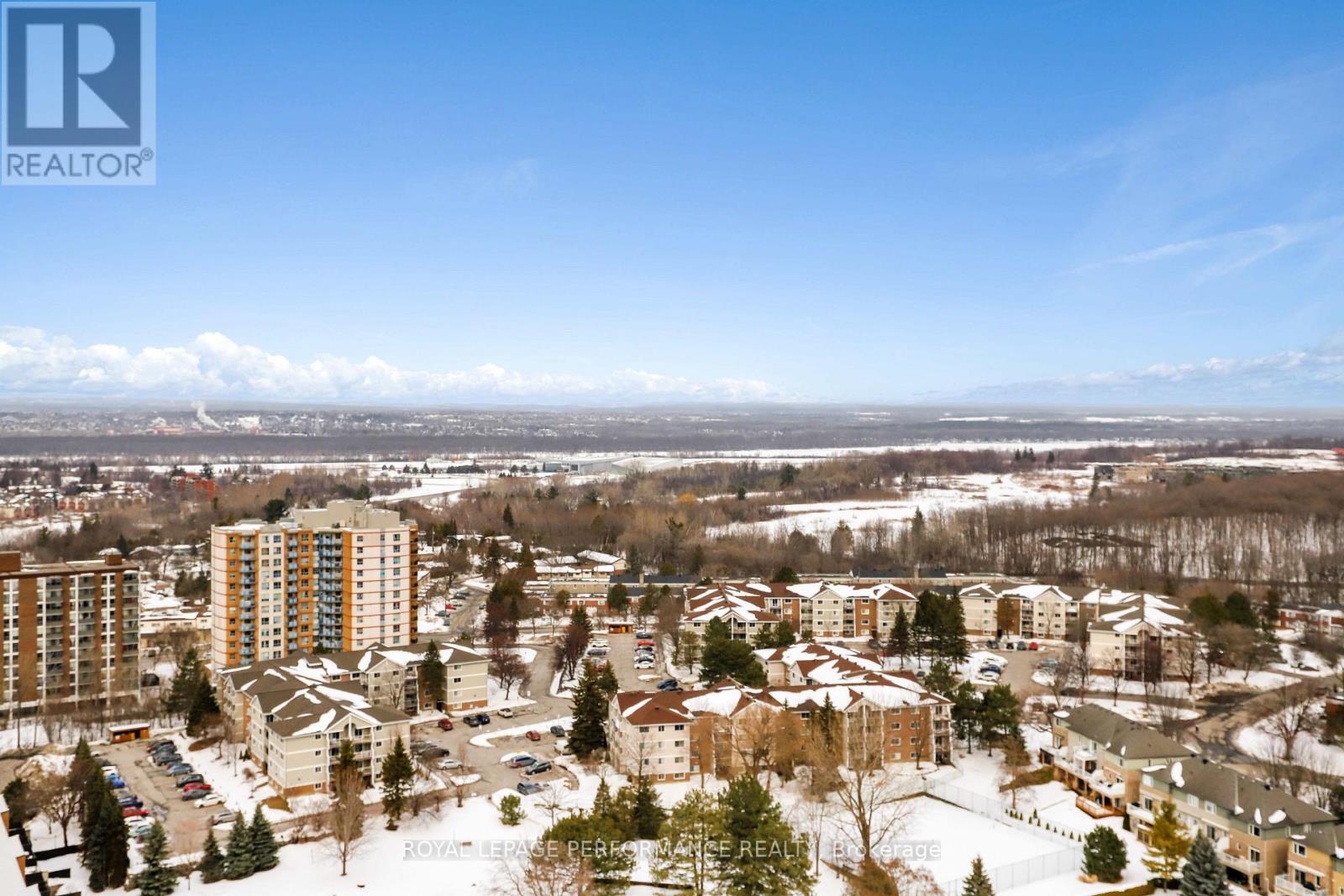 2708 - 545 St Laurent Boulevard