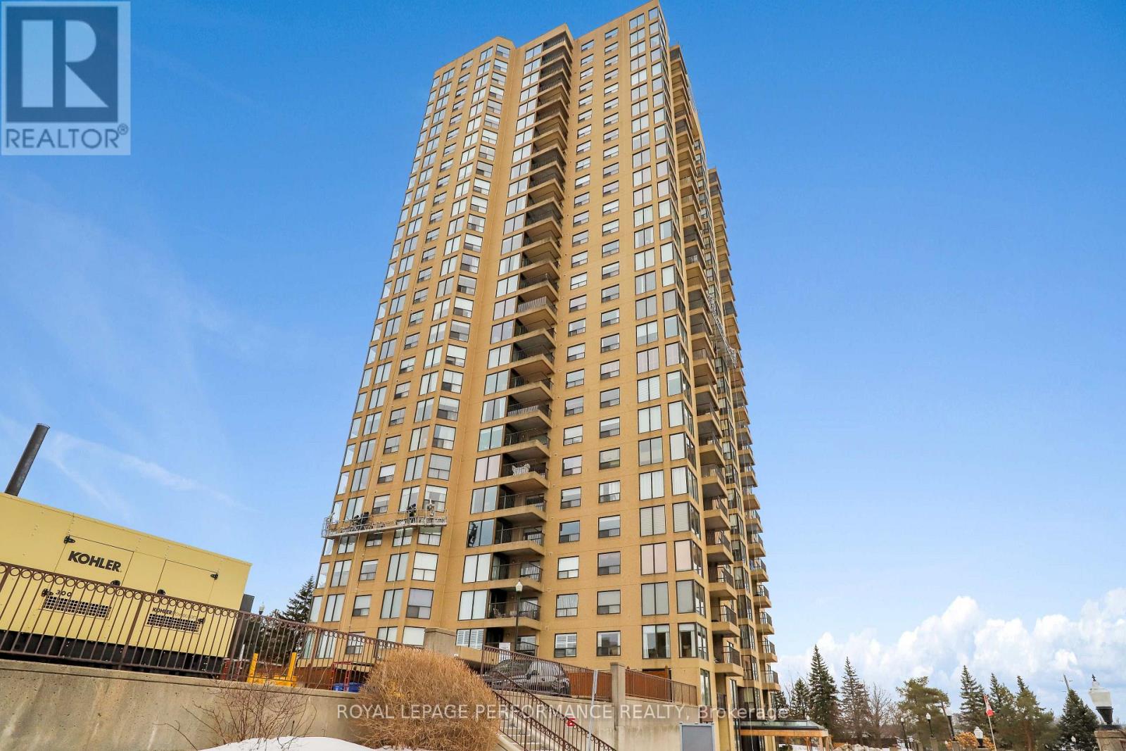 2708 - 545 St Laurent Boulevard