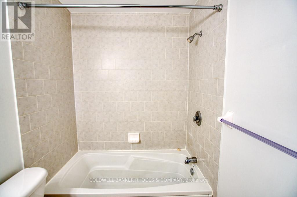 401 - 320 Parkdale Avenue