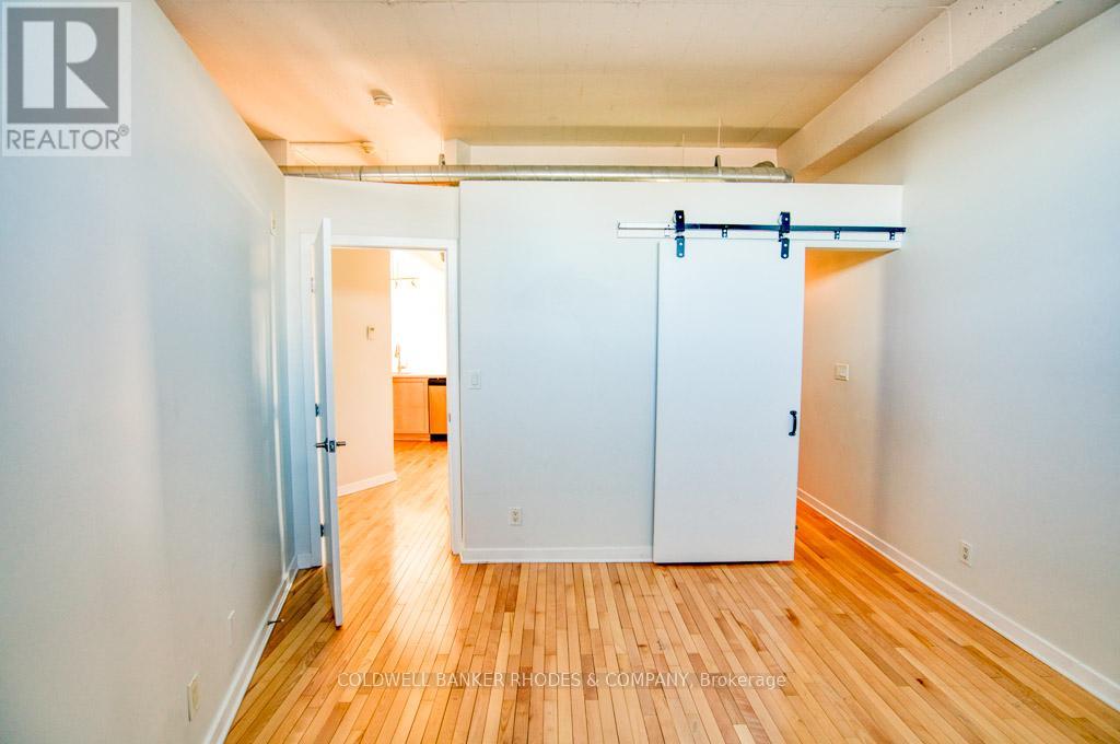 401 - 320 Parkdale Avenue