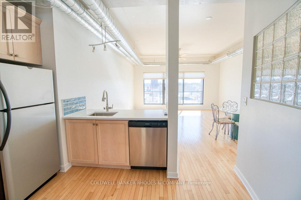 401 - 320 Parkdale Avenue