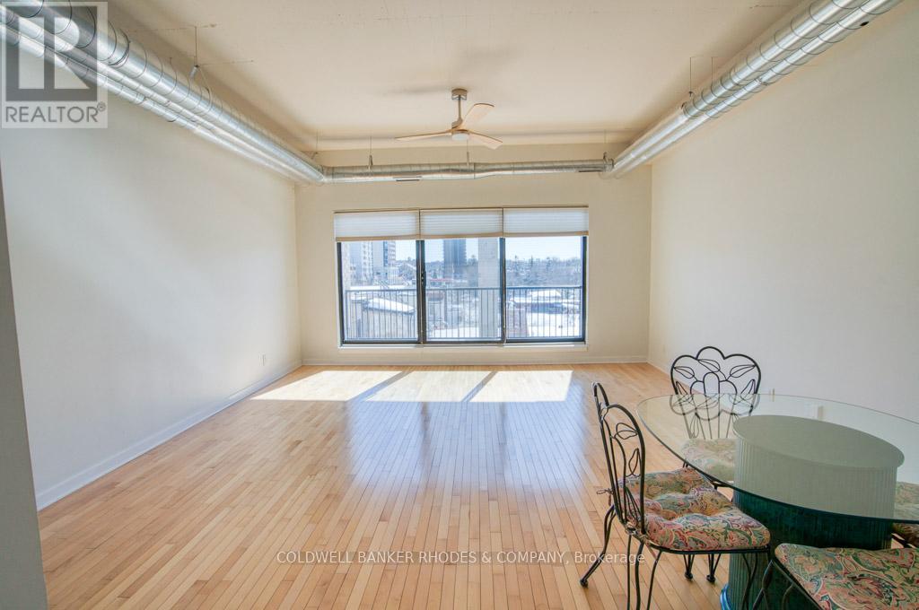 401 - 320 Parkdale Avenue