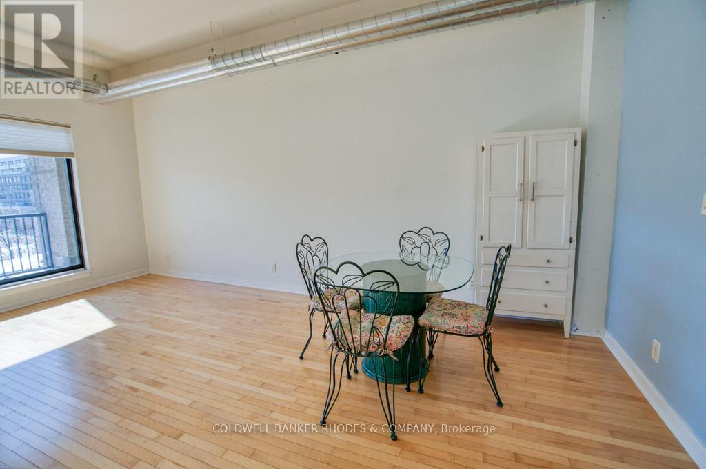 401 - 320 Parkdale Avenue