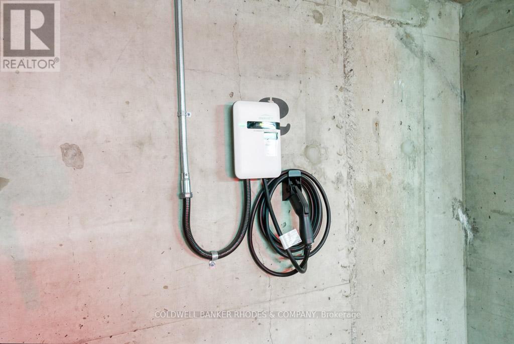 401 - 320 Parkdale Avenue