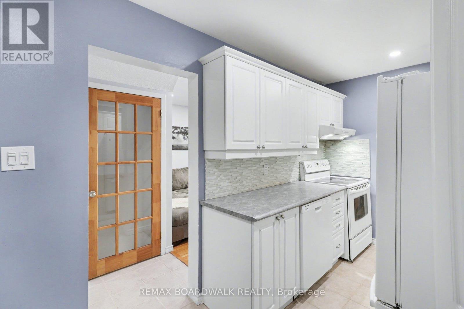 3 - 443 Canotia Place