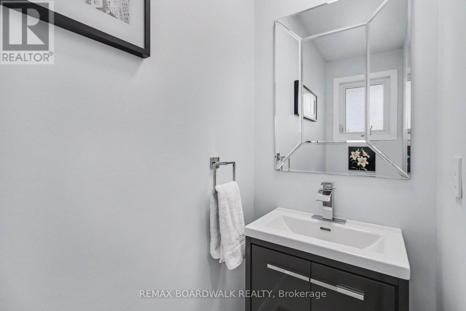 3 - 443 Canotia Place